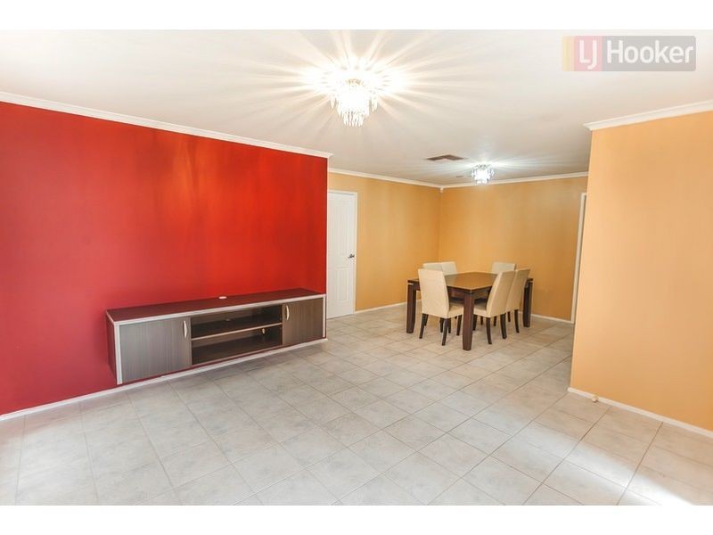 6 Conroy Place, Roxburgh Park VIC 3064
