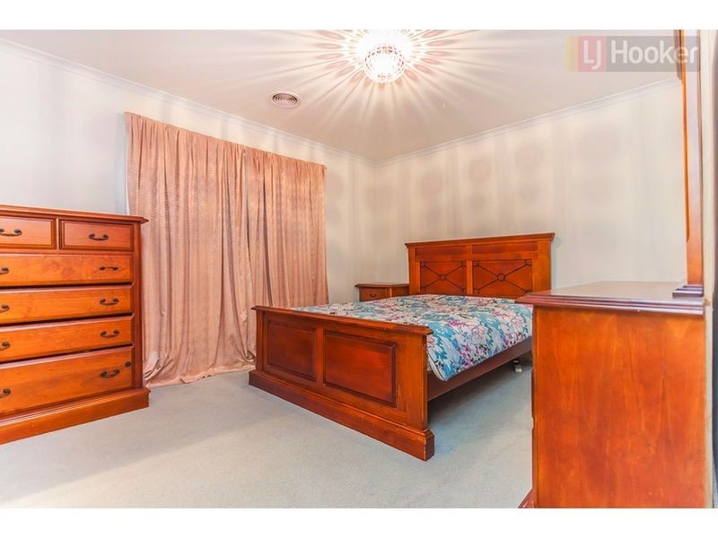 6 Conroy Place, Roxburgh Park VIC 3064