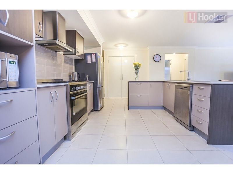 20 Biltmore Crescent, Roxburgh Park VIC 3064