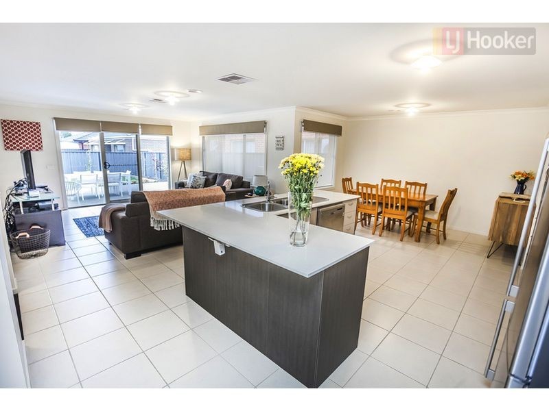 20 Biltmore Crescent, Roxburgh Park VIC 3064