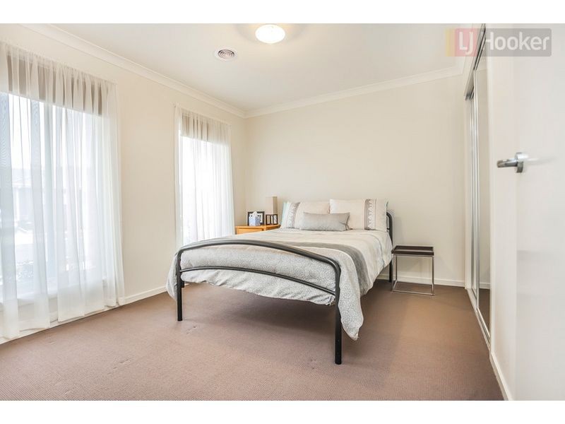 20 Biltmore Crescent, Roxburgh Park VIC 3064