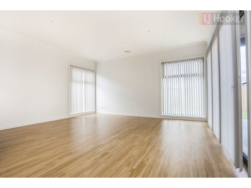 27 Daybreak Vista, Mickleham VIC 3064