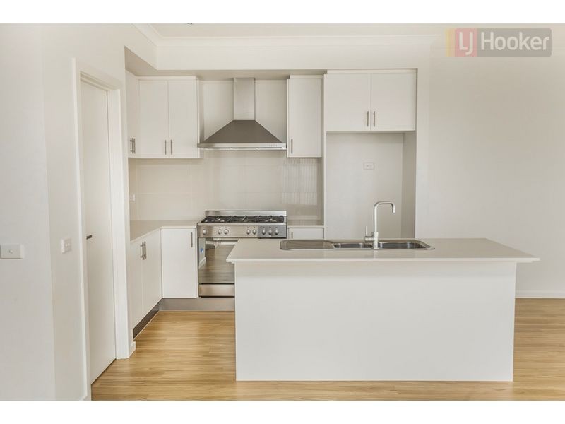 27 Daybreak Vista, Mickleham VIC 3064