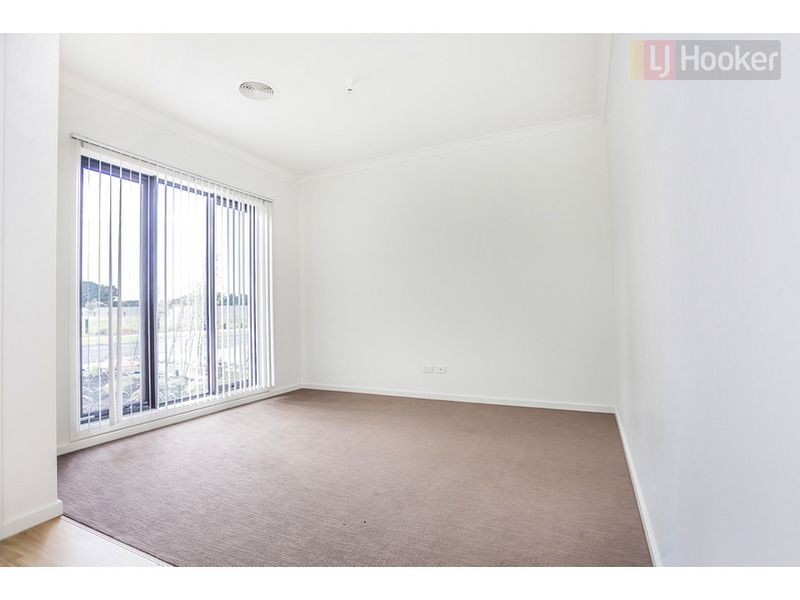 27 Daybreak Vista, Mickleham VIC 3064