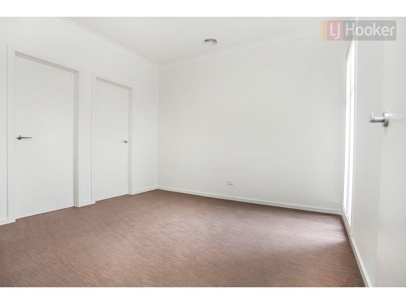 27 Daybreak Vista, Mickleham VIC 3064