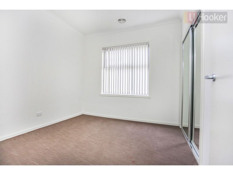 27 Daybreak Vista, Mickleham VIC 3064