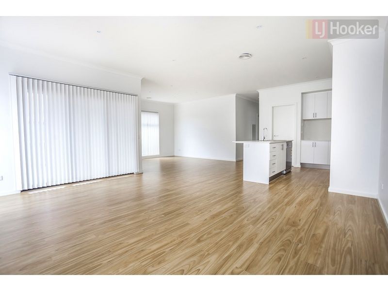 27 Daybreak Vista, Mickleham VIC 3064