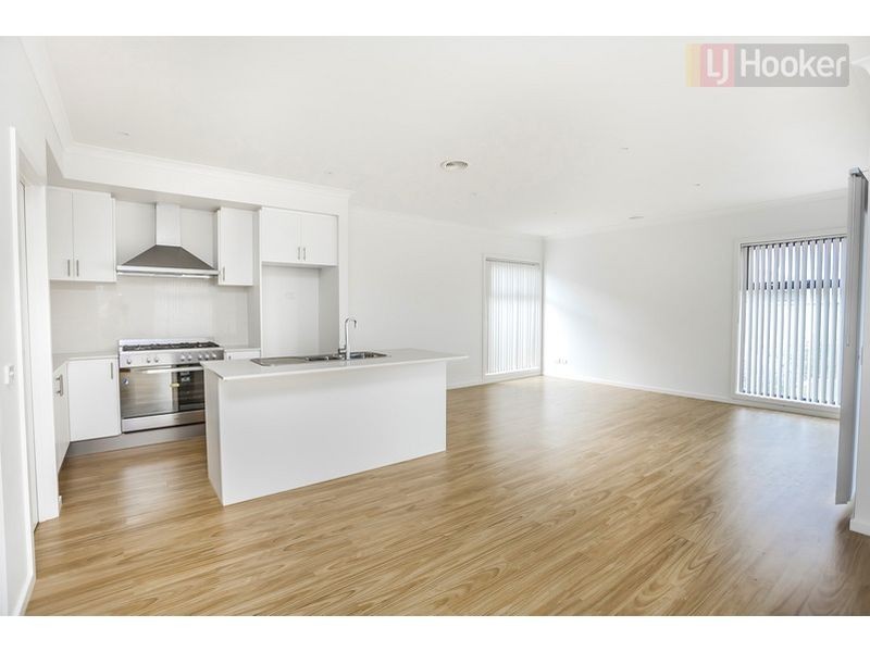 27 Daybreak Vista, Mickleham VIC 3064