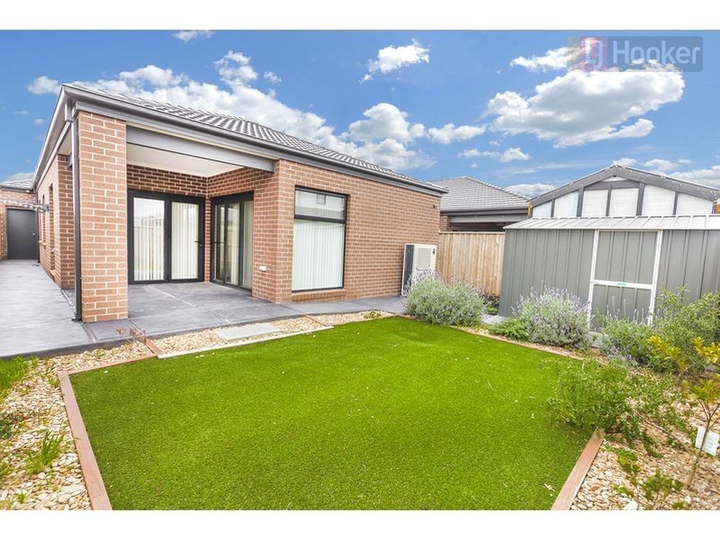 27 Daybreak Vista, Mickleham VIC 3064