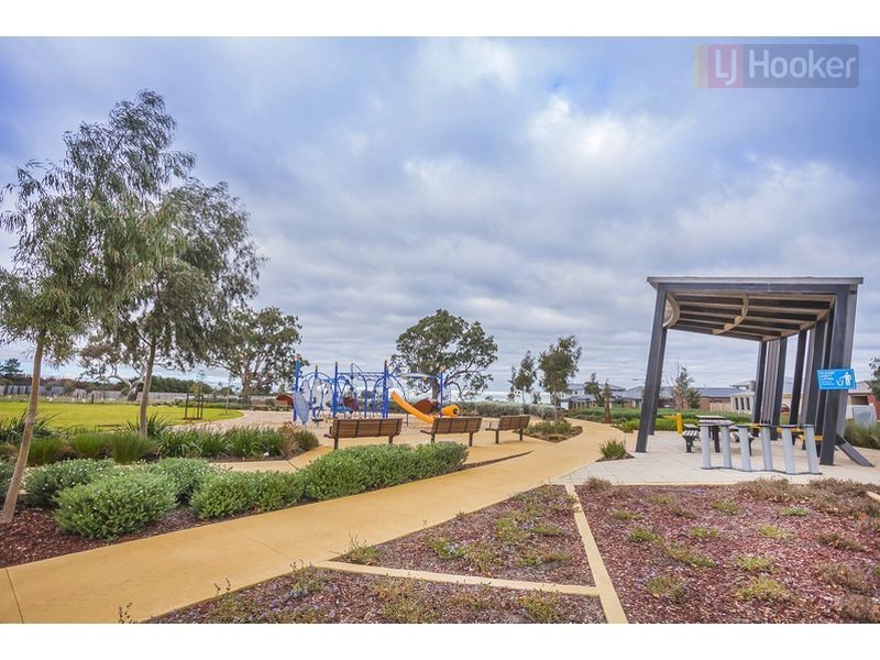 27 Daybreak Vista, Mickleham VIC 3064