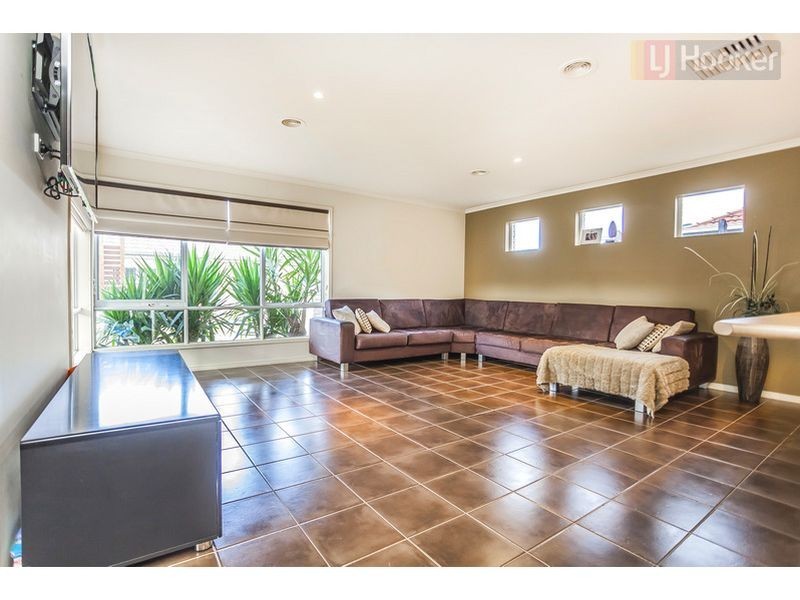 6 Parramatta Walk, Craigieburn VIC 3064