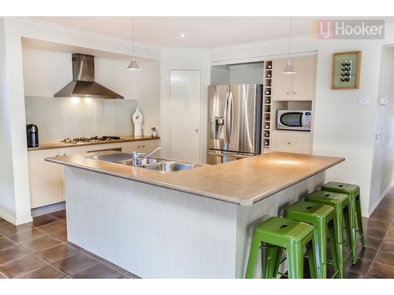 6 Parramatta Walk, Craigieburn VIC 3064