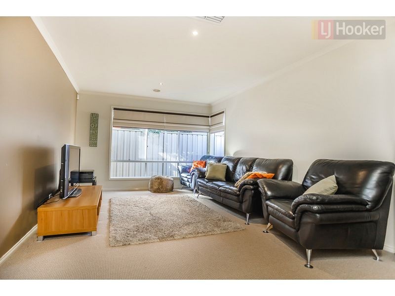 6 Parramatta Walk, Craigieburn VIC 3064