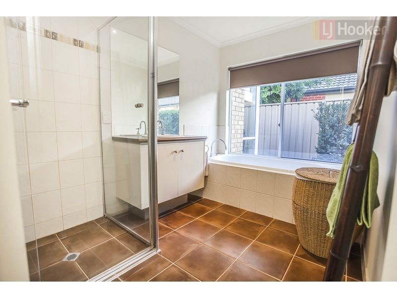 6 Parramatta Walk, Craigieburn VIC 3064