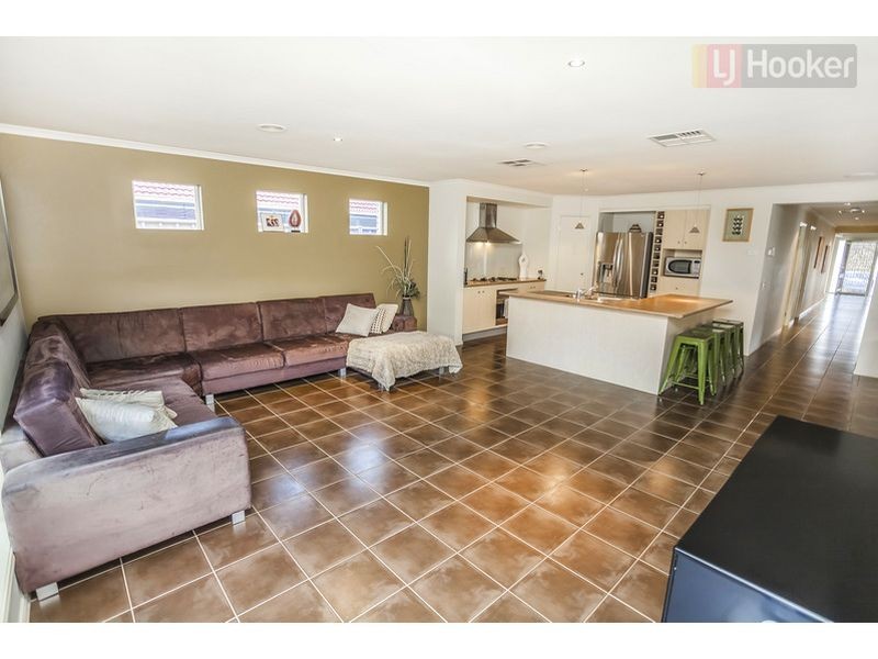 6 Parramatta Walk, Craigieburn VIC 3064