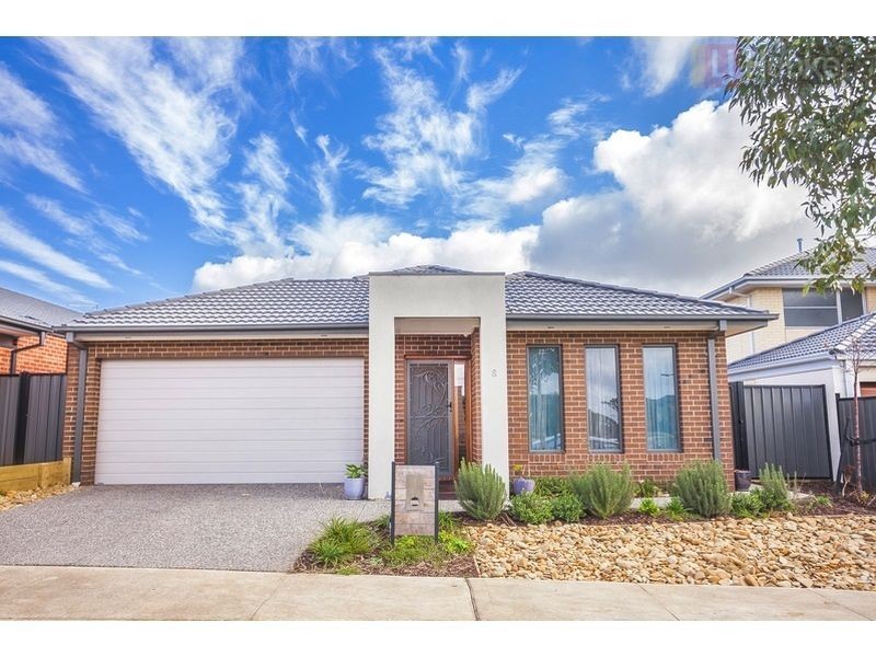 8 Versant Drive, Craigieburn VIC 3064