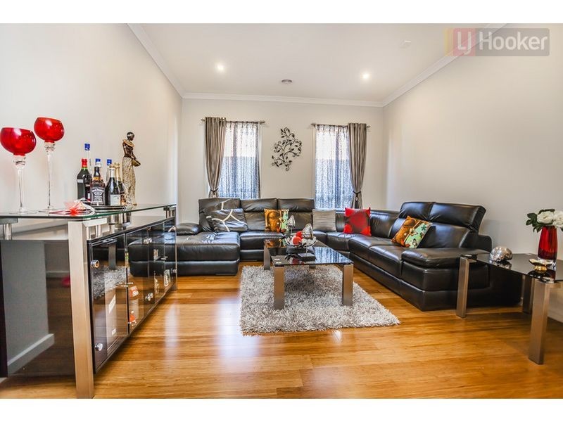 8 Versant Drive, Craigieburn VIC 3064