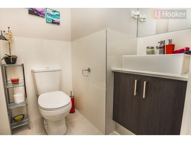 8 Versant Drive, Craigieburn VIC 3064