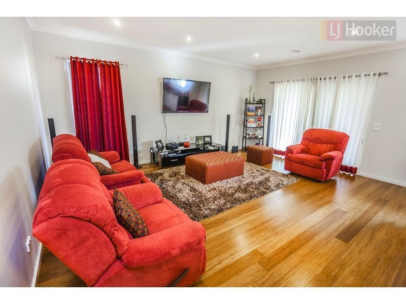 8 Versant Drive, Craigieburn VIC 3064