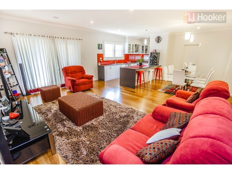 8 Versant Drive, Craigieburn VIC 3064