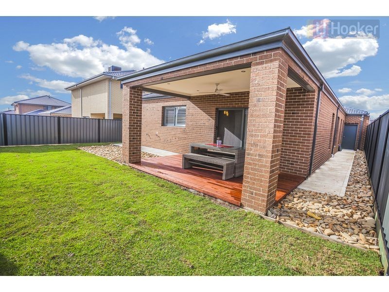 8 Versant Drive, Craigieburn VIC 3064