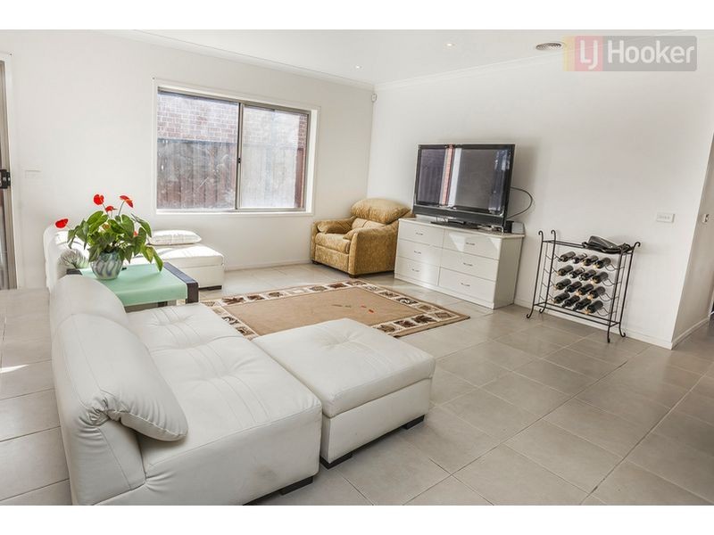 95 Biltmore Crescent, Roxburgh Park VIC 3064