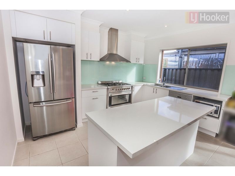95 Biltmore Crescent, Roxburgh Park VIC 3064