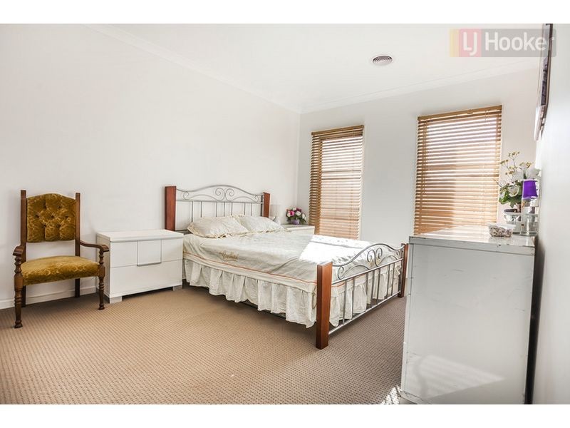 95 Biltmore Crescent, Roxburgh Park VIC 3064