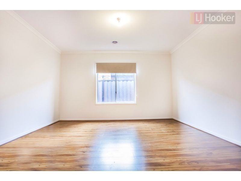 95 Biltmore Crescent, Roxburgh Park VIC 3064