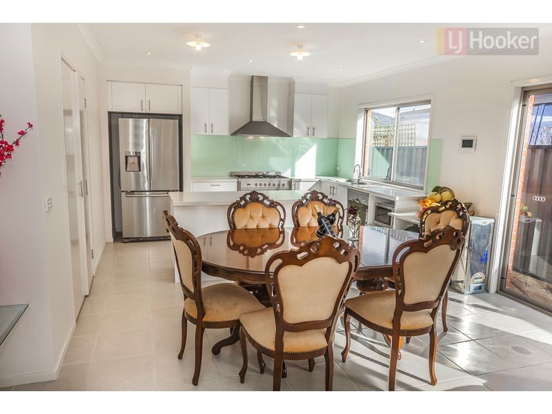 95 Biltmore Crescent, Roxburgh Park VIC 3064