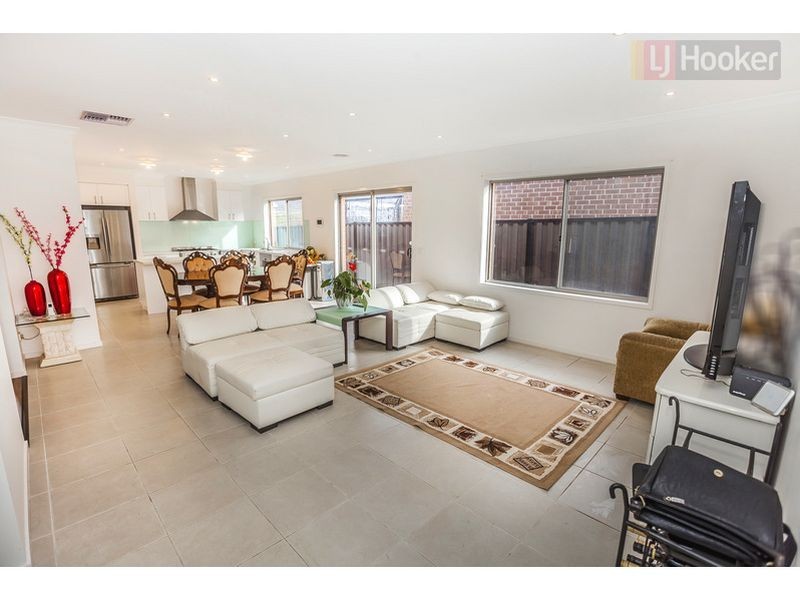 95 Biltmore Crescent, Roxburgh Park VIC 3064