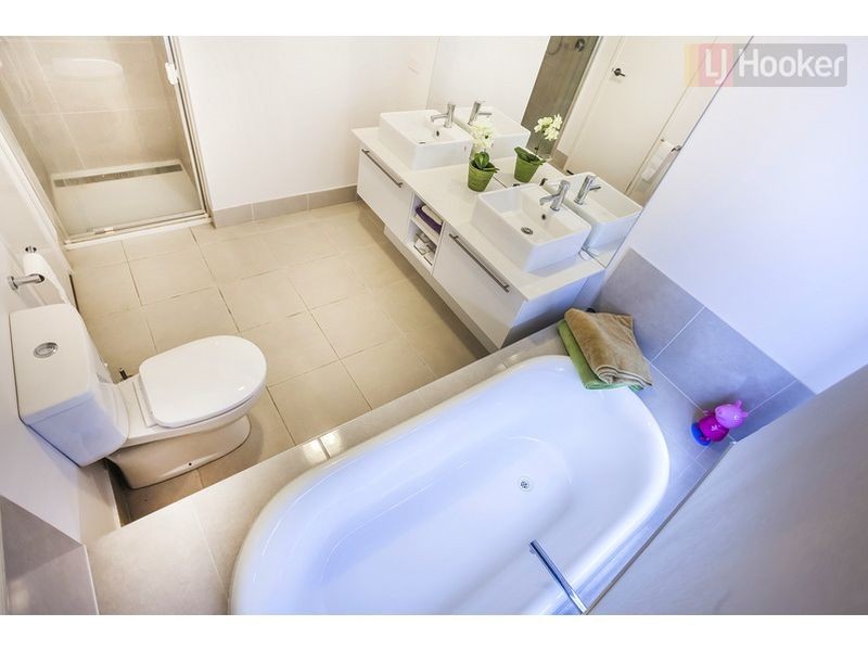 95 Biltmore Crescent, Roxburgh Park VIC 3064