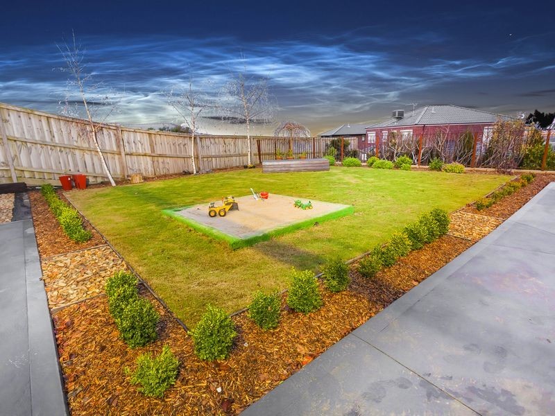 19 Parkside Rise, Craigieburn VIC 3064