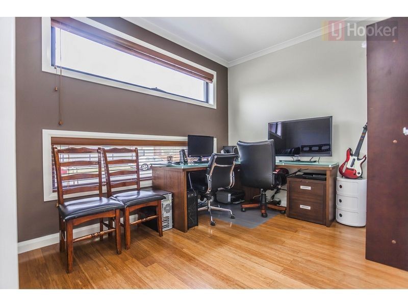 28 Bluebird Way, Roxburgh Park VIC 3064