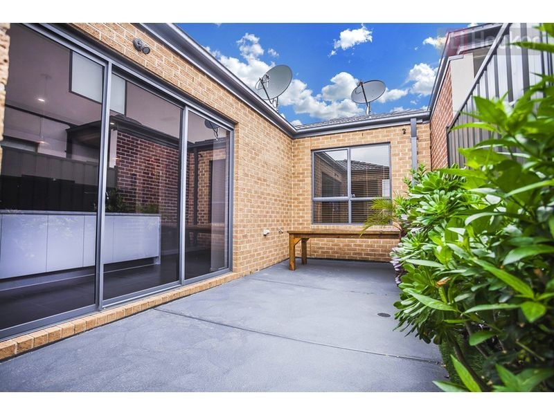 28 Bluebird Way, Roxburgh Park VIC 3064