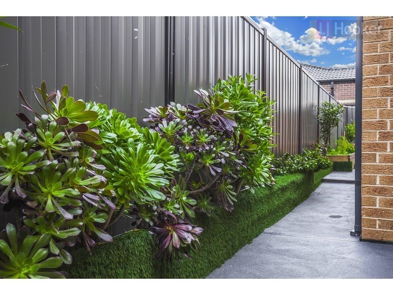 28 Bluebird Way, Roxburgh Park VIC 3064