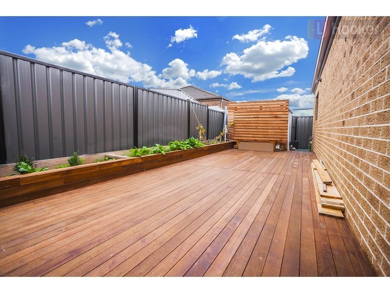 28 Bluebird Way, Roxburgh Park VIC 3064