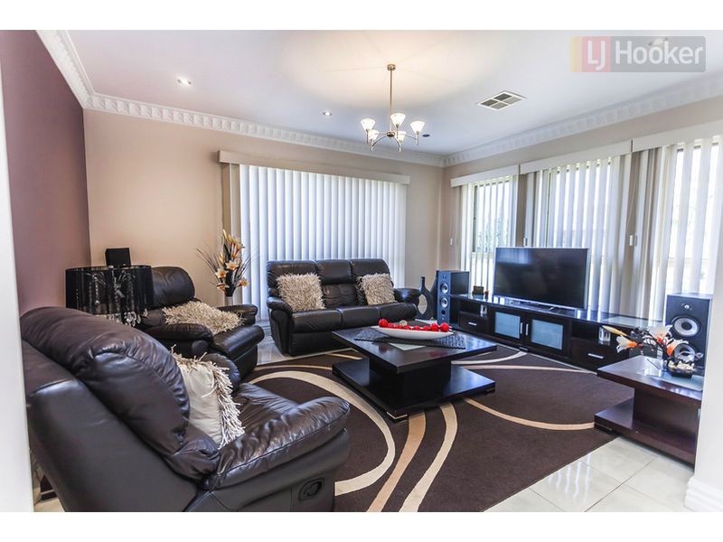 2 Broadway Street, Roxburgh Park VIC 3064