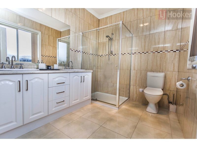 2 Broadway Street, Roxburgh Park VIC 3064