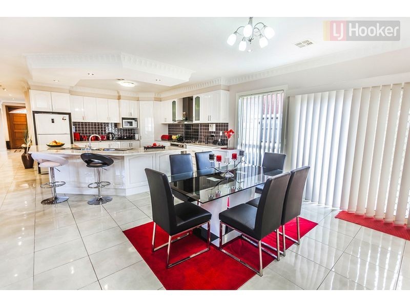 2 Broadway Street, Roxburgh Park VIC 3064