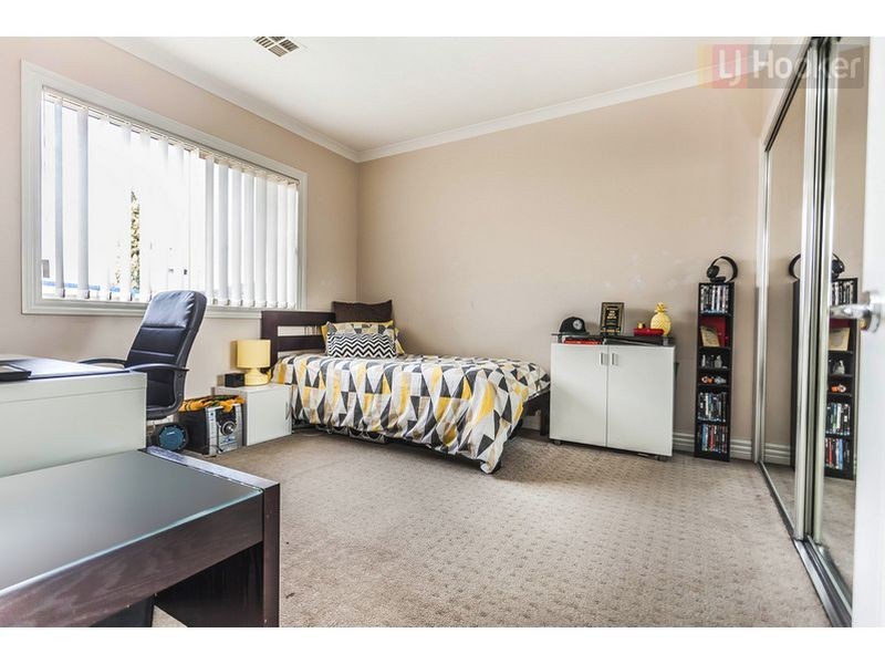2 Broadway Street, Roxburgh Park VIC 3064
