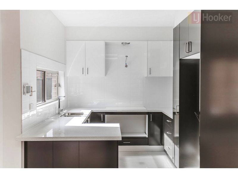 2 Calm Avenue, Craigieburn VIC 3064