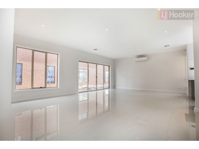 2 Calm Avenue, Craigieburn VIC 3064