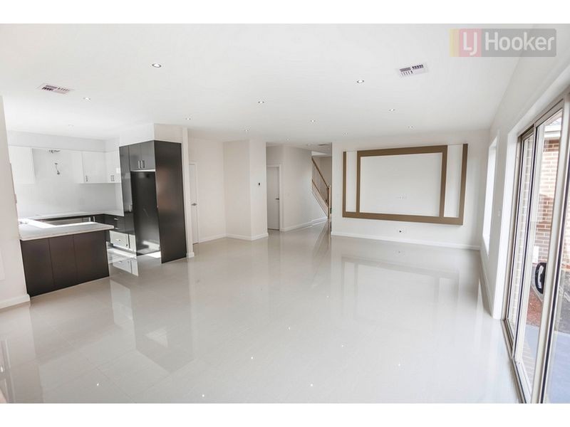 2 Calm Avenue, Craigieburn VIC 3064