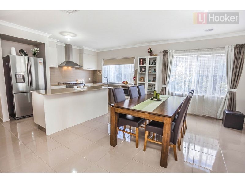 47 Biltmore Crescent, Roxburgh Park VIC 3064