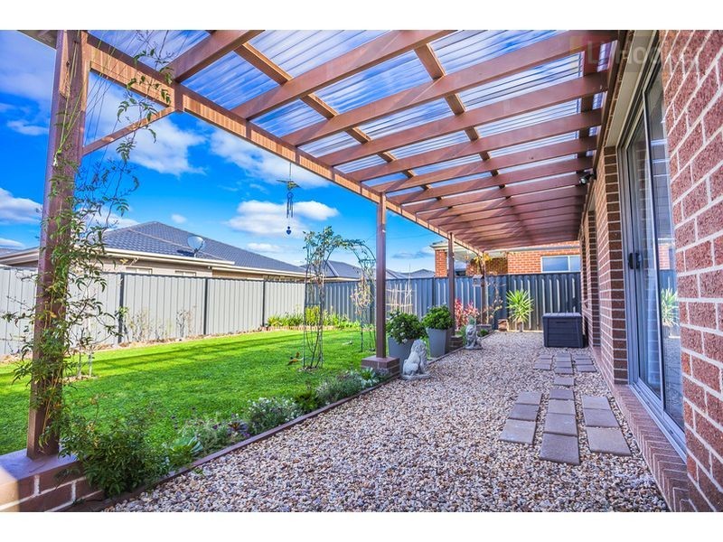 47 Biltmore Crescent, Roxburgh Park VIC 3064