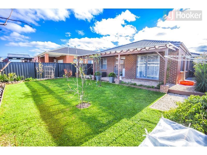 47 Biltmore Crescent, Roxburgh Park VIC 3064
