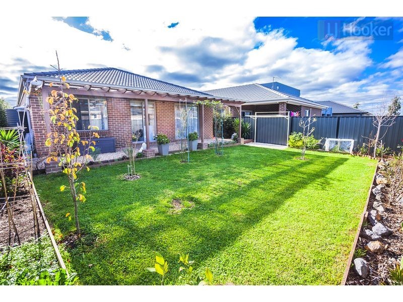47 Biltmore Crescent, Roxburgh Park VIC 3064