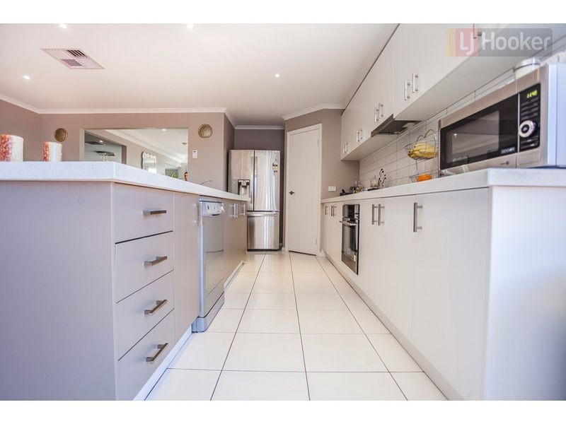 1 Korab Place, Roxburgh Park VIC 3064