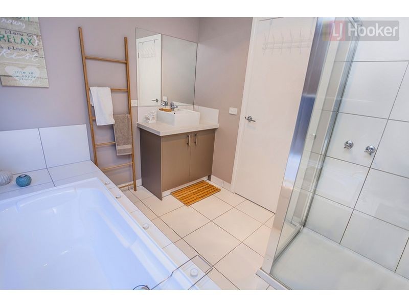 1 Korab Place, Roxburgh Park VIC 3064